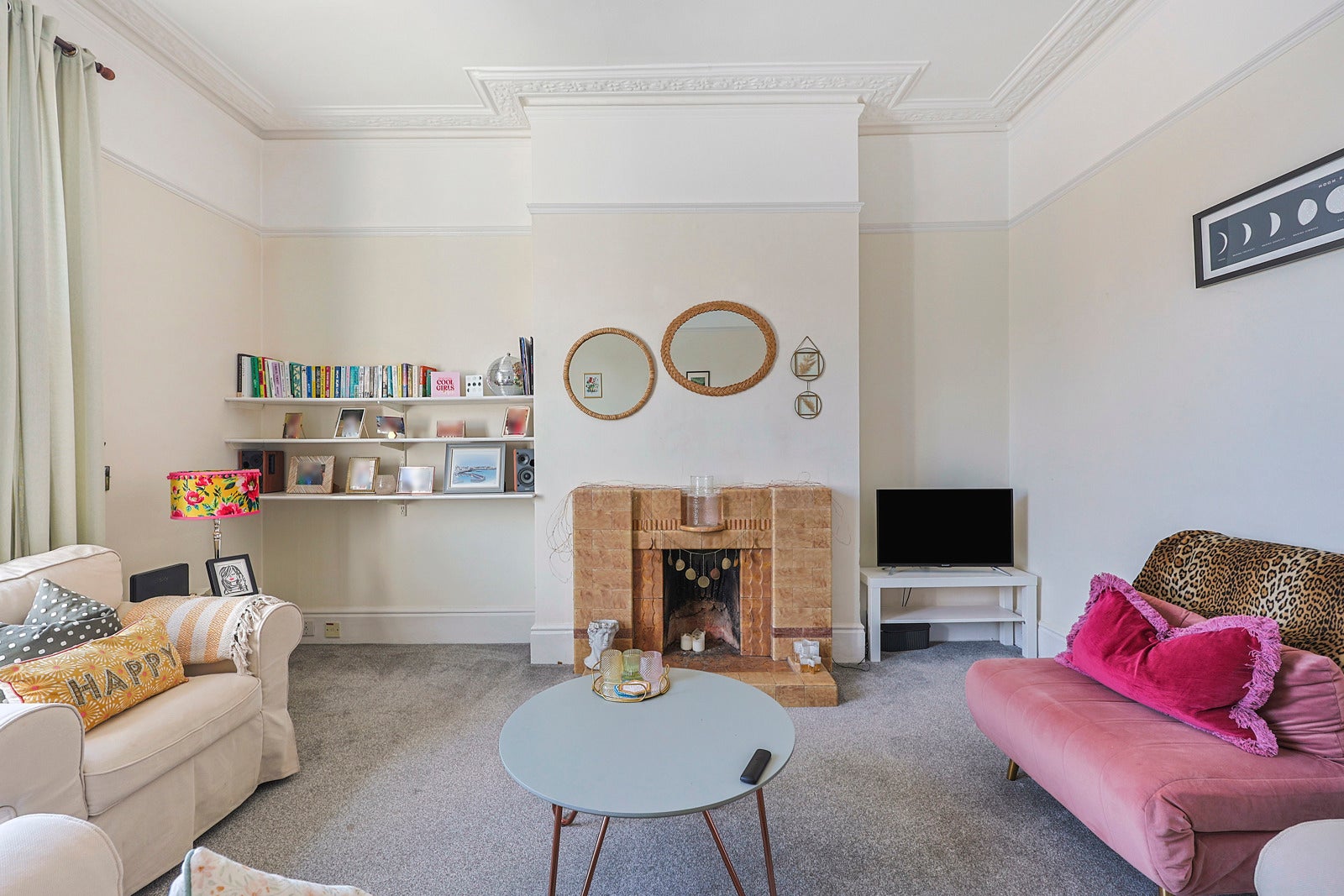 Flat Putney Bridge Road in Greater London