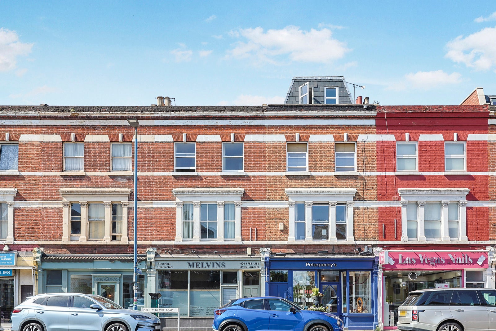 Flat Putney Bridge Road in Greater London