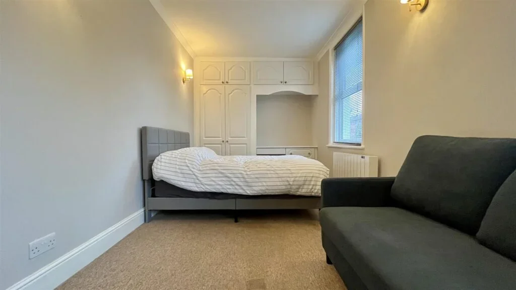 Flat Cavendish Road in Greater London