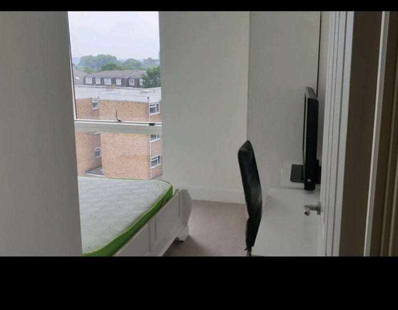 Room Lyon Road in Greater London