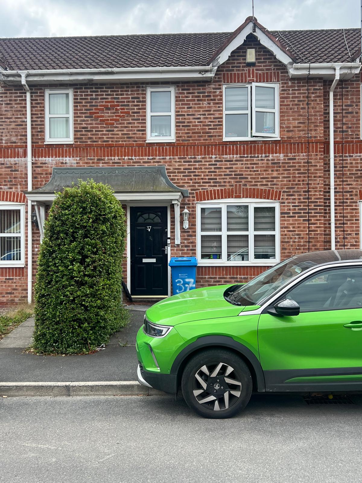 House Greetland Drive in Manchester