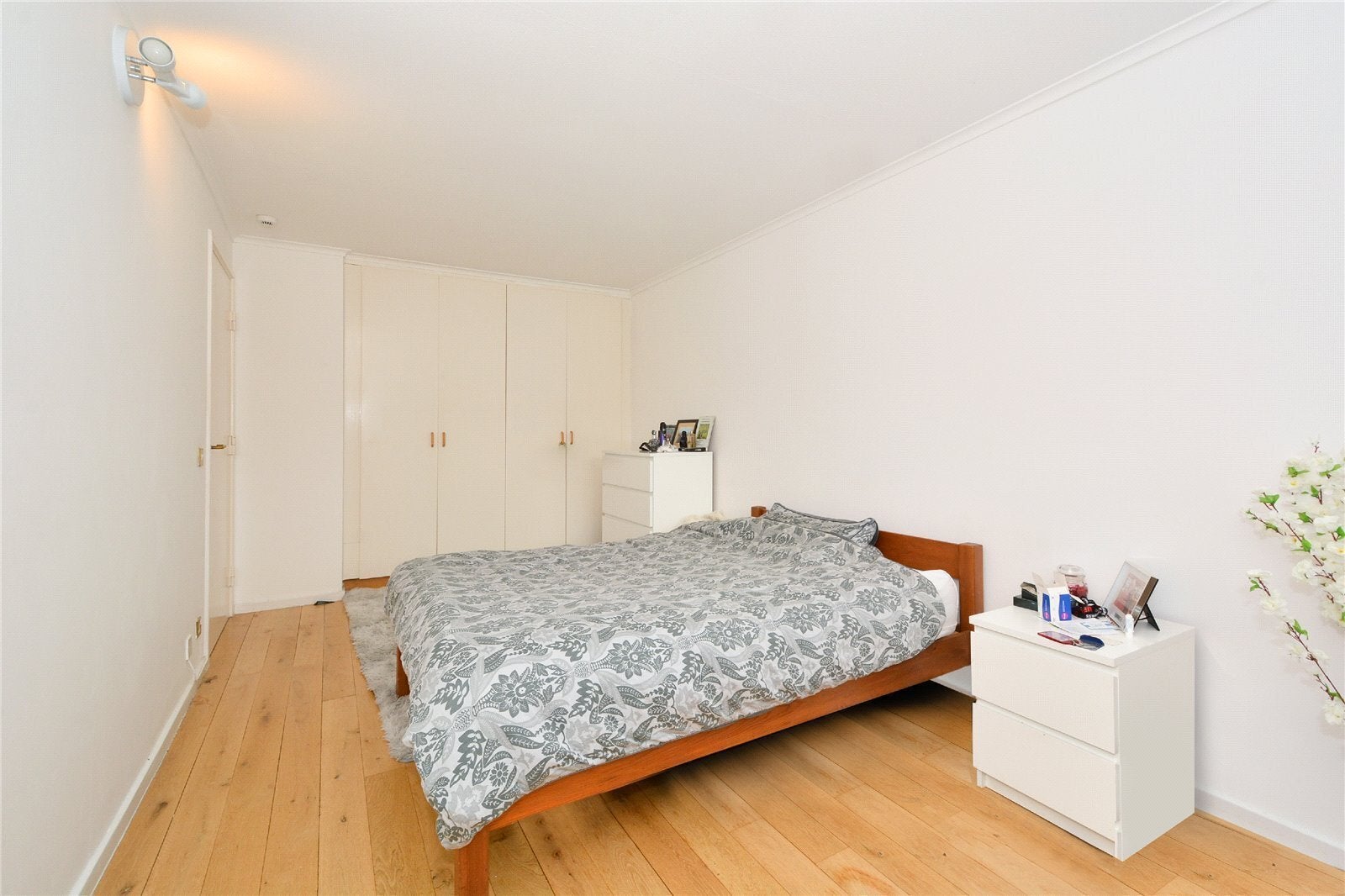 Room Randall Rents in Greater London