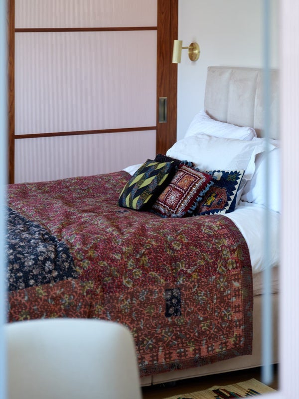 Room Rushmore Road in Greater London