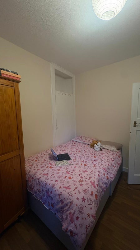Room Fairfield Drive in Greater London