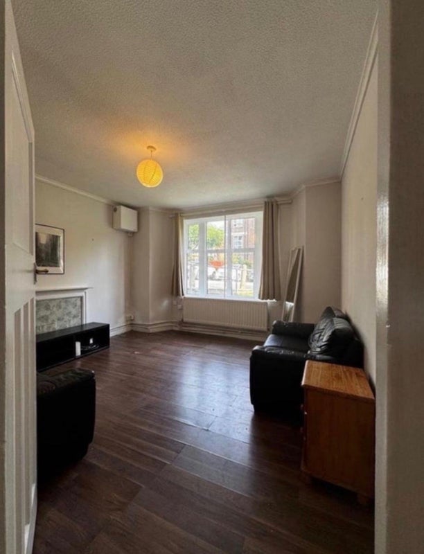 Room Fairfield Drive in Greater London