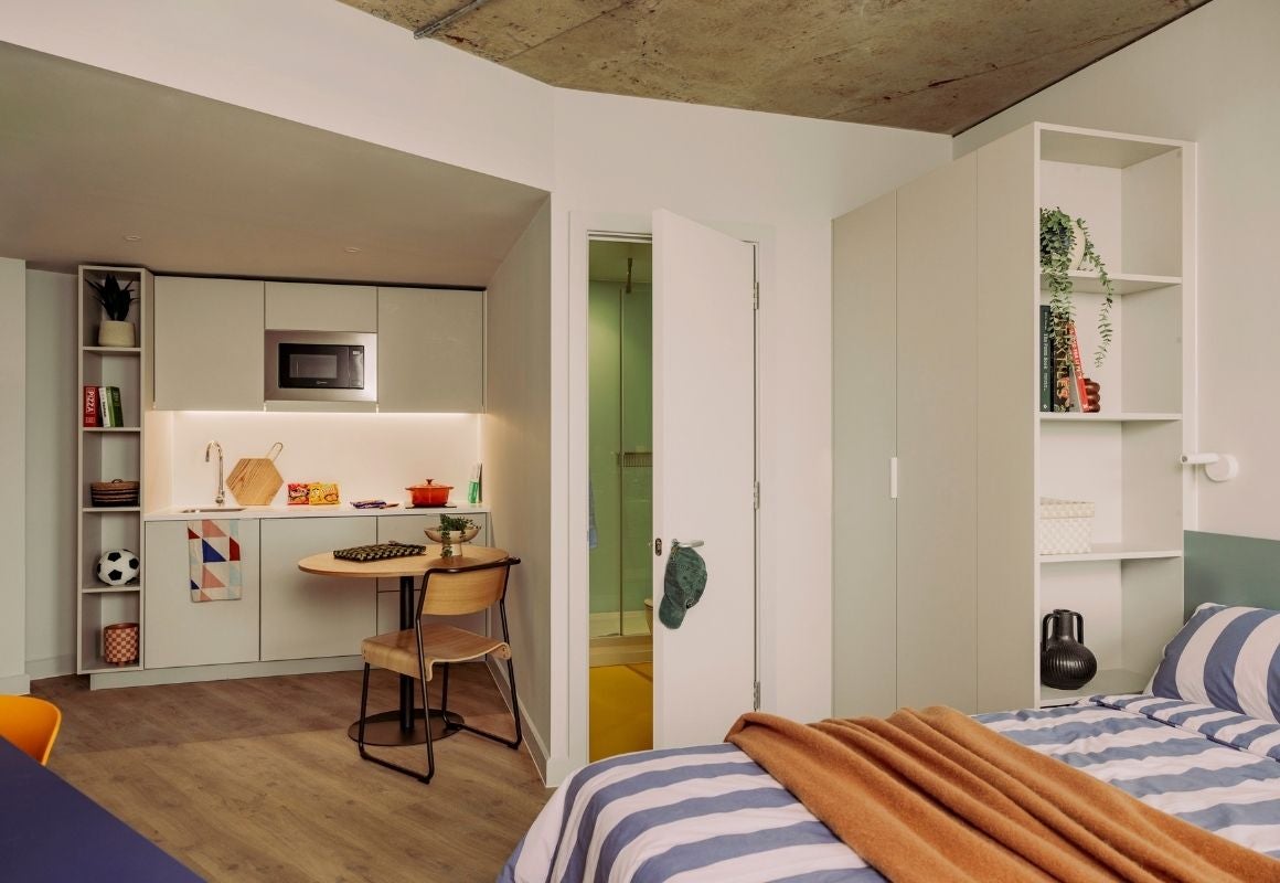 Room Talgarth Road in Greater London