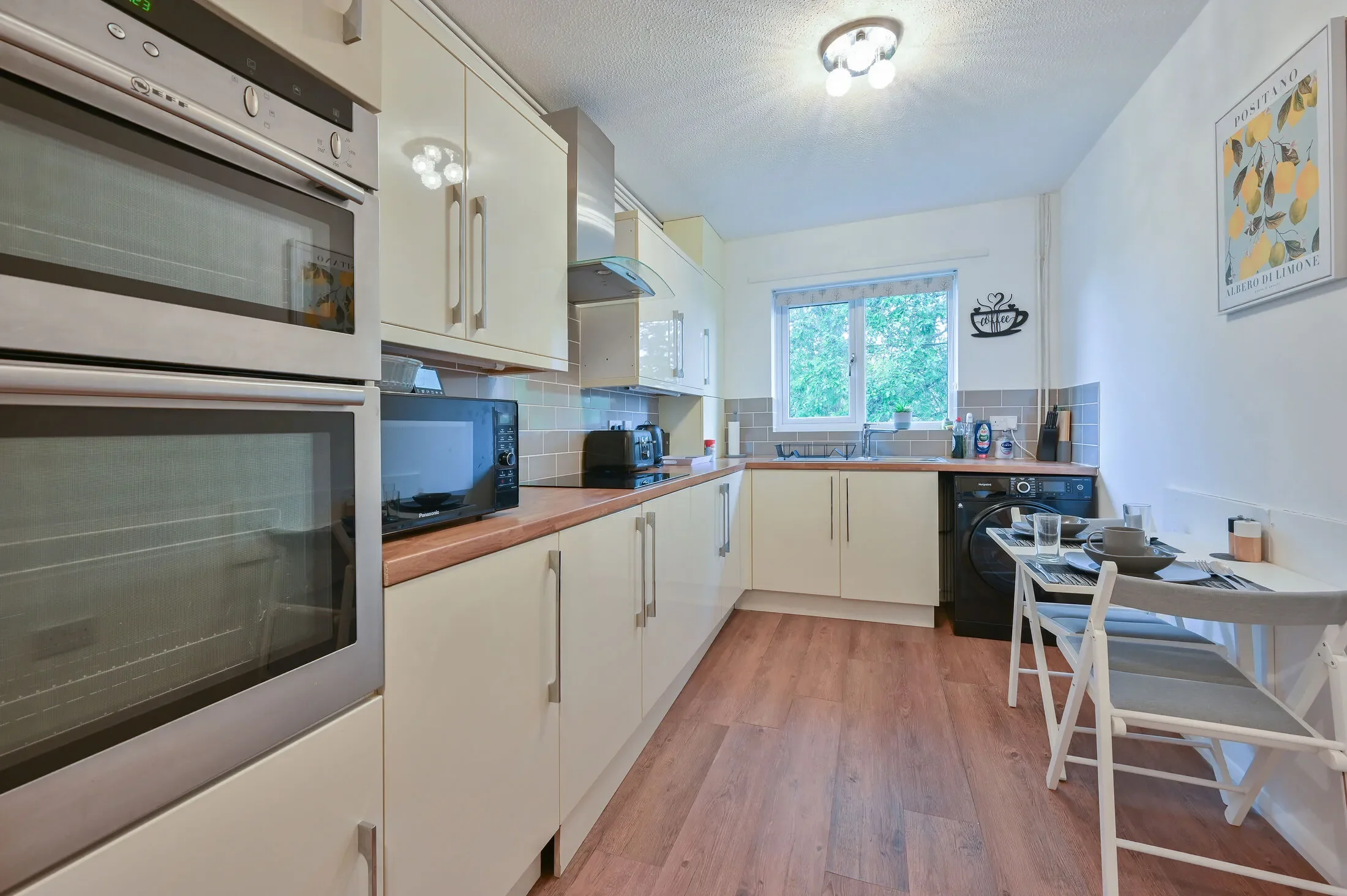 Flat Raphael Drive in Watford