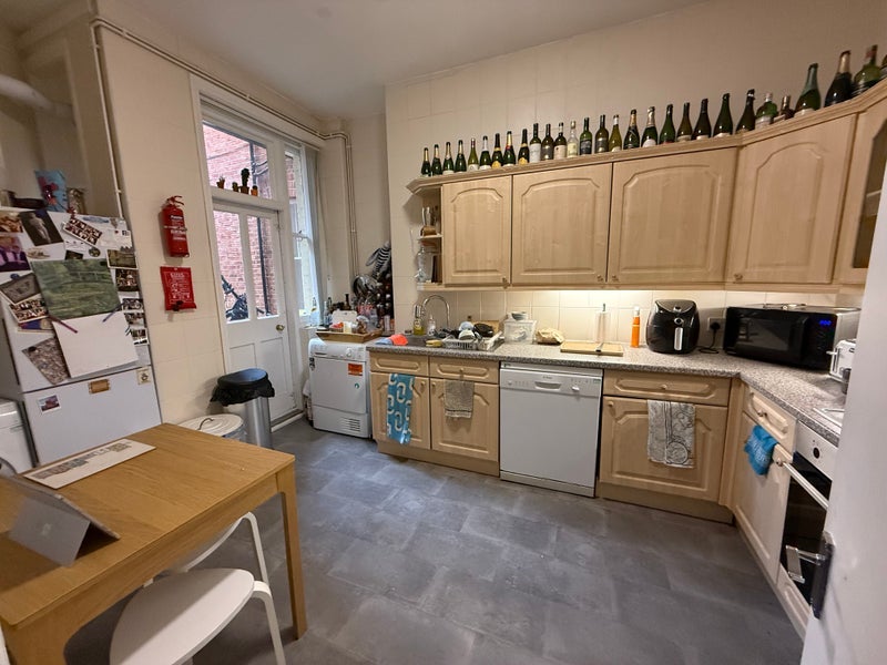 Room Elgin Avenue in City of Westminster