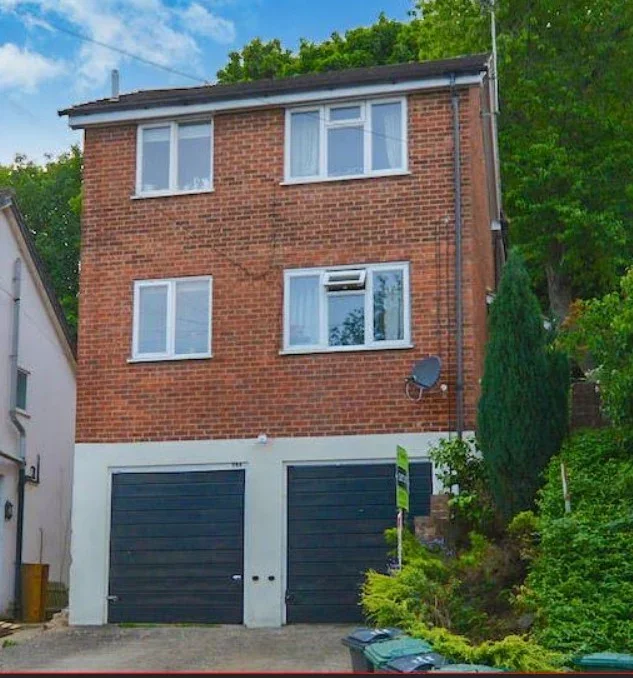 Flat Garlands Road in Reigate and Banstead