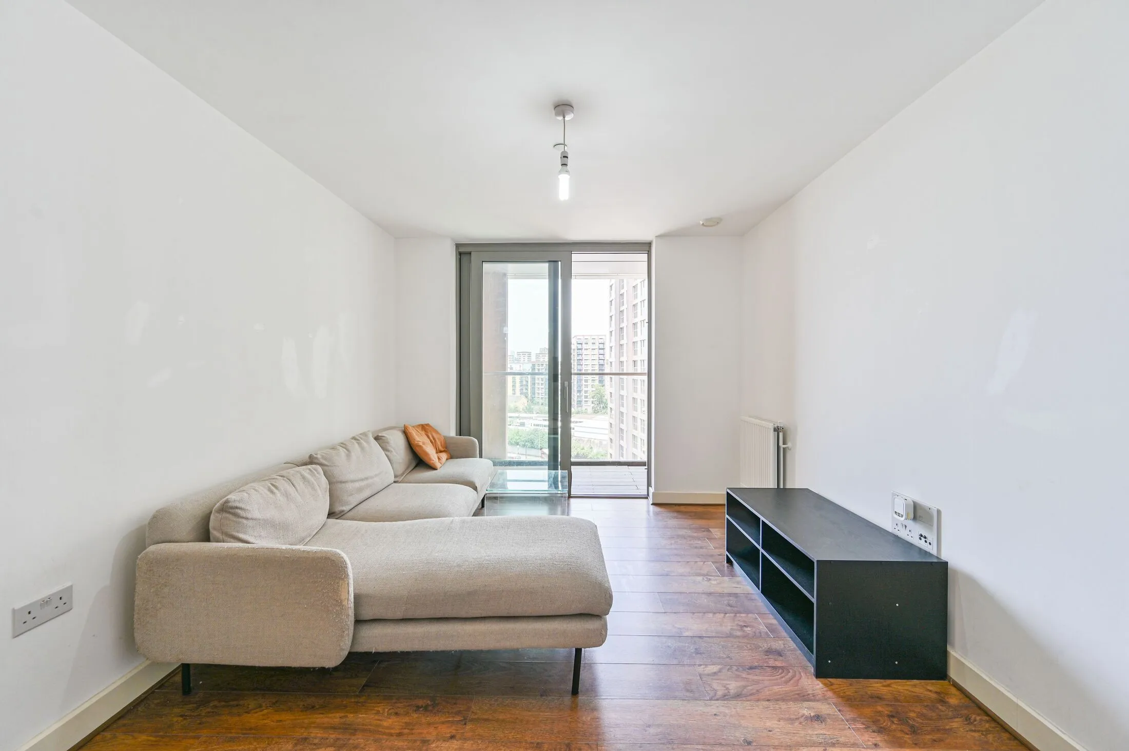 Flat Cornmill Lane in Greater London