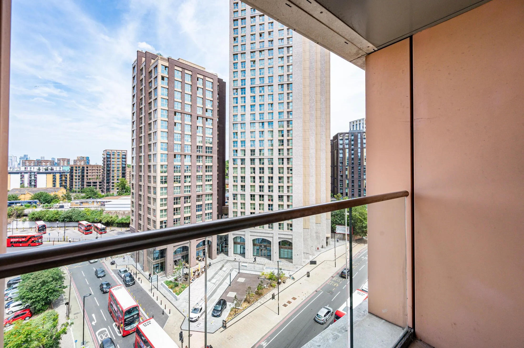 Flat Cornmill Lane in Greater London