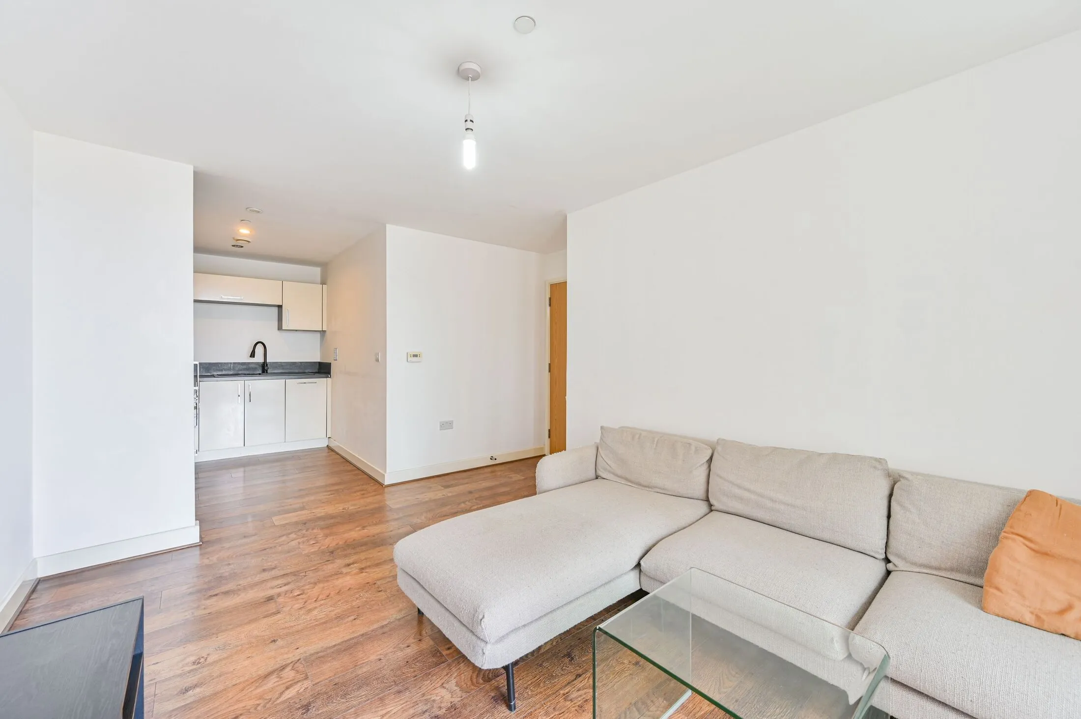 Flat Cornmill Lane in Greater London