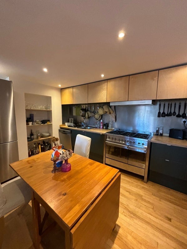 Room Pylle Hill Crescent in Bristol