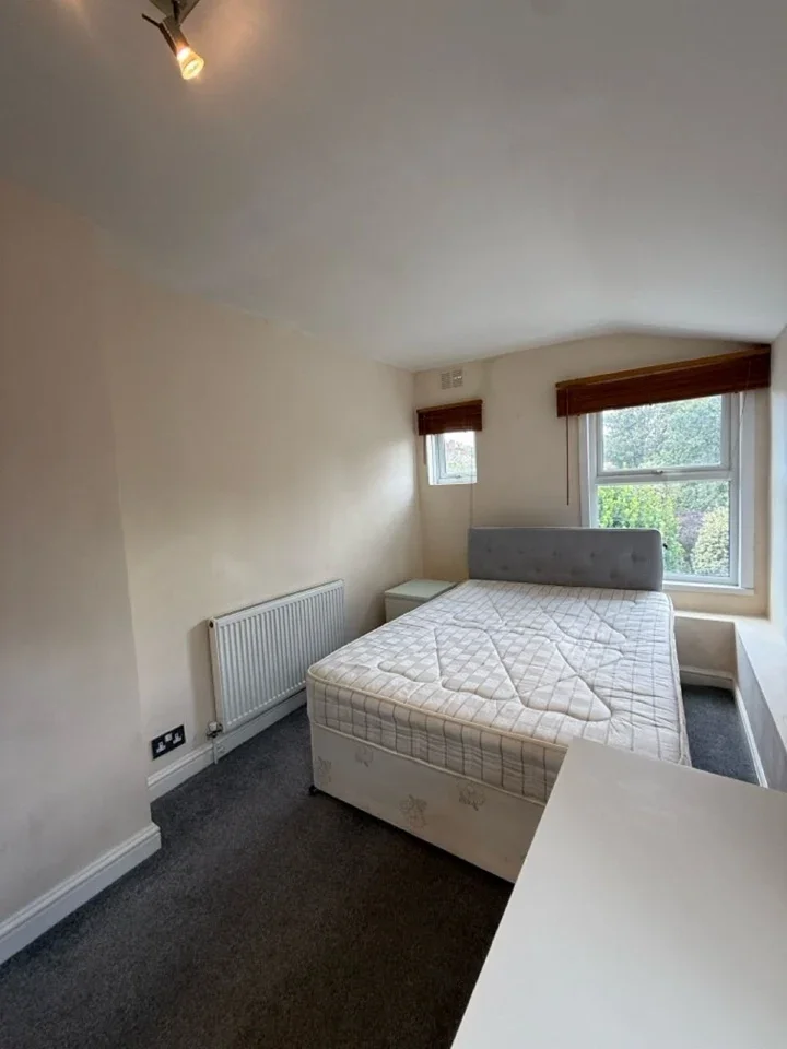 Flat Longley Road in Greater London
