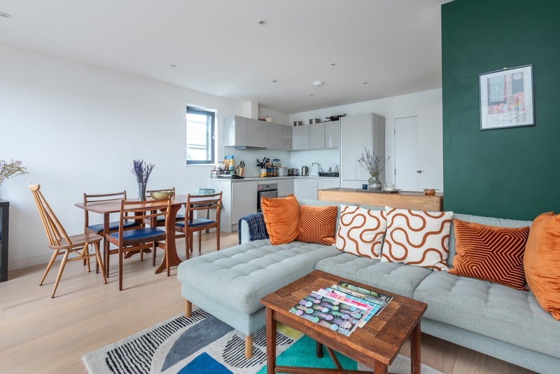 Room Sumner Road in Greater London
