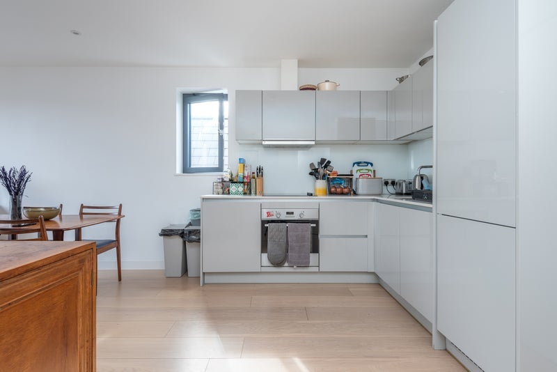 Room Sumner Road in Greater London