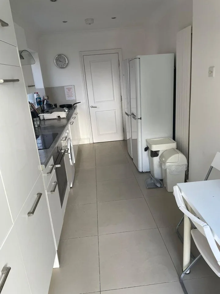 Room Rutland Crescent in Luton