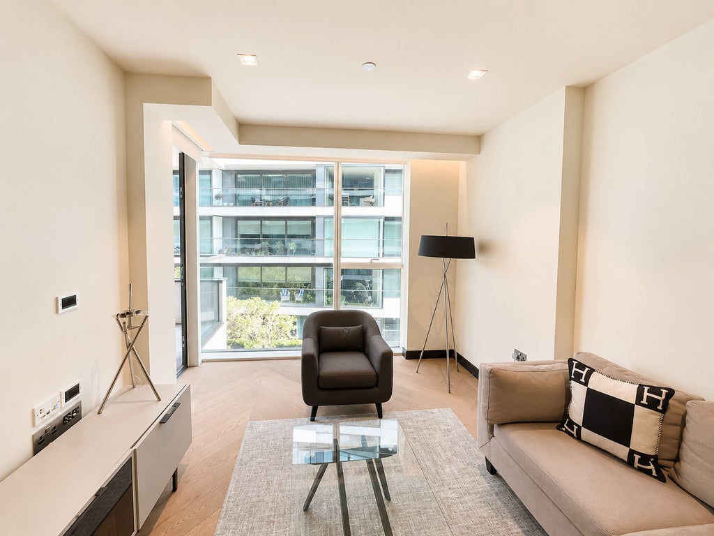 Flat Earls Way in Greater London