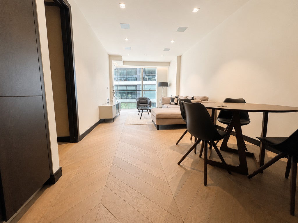 Flat Earls Way in Greater London