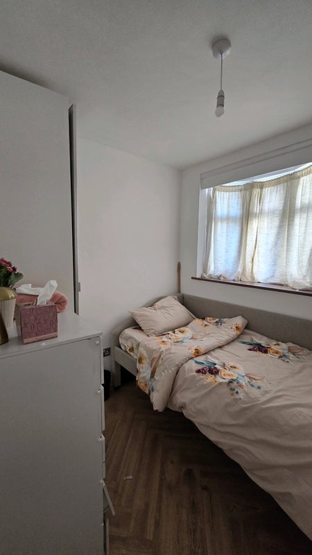 Room Pasteur Gardens in Greater London
