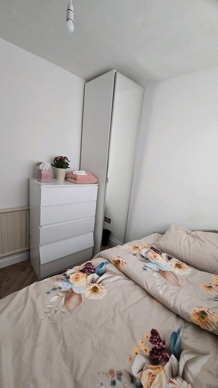 Room Pasteur Gardens in Greater London
