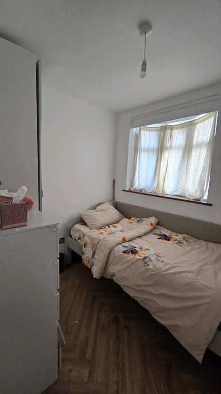 Room Pasteur Gardens in Greater London