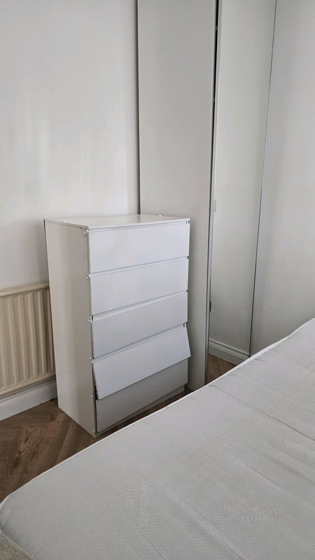 Room Pasteur Gardens in Greater London
