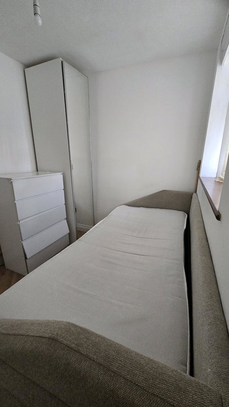 Room Pasteur Gardens in Greater London