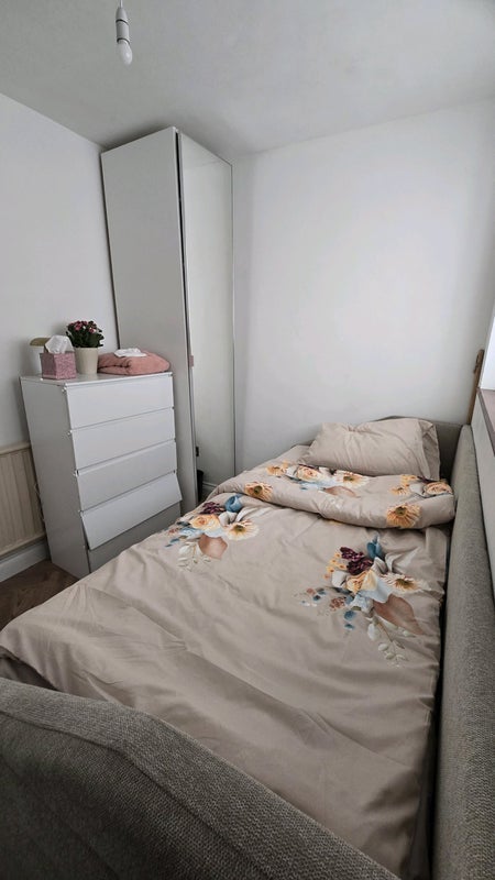 Room Pasteur Gardens in Greater London