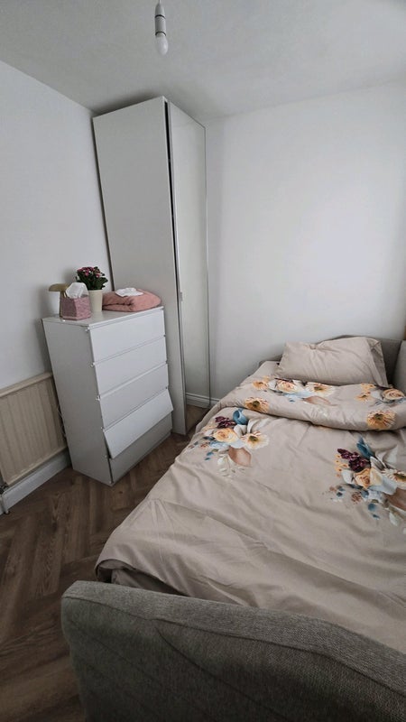 Room Pasteur Gardens in Greater London