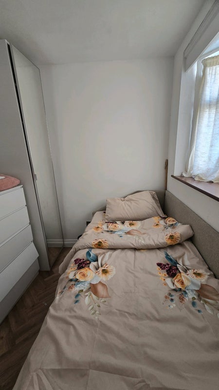 Room Pasteur Gardens in Greater London