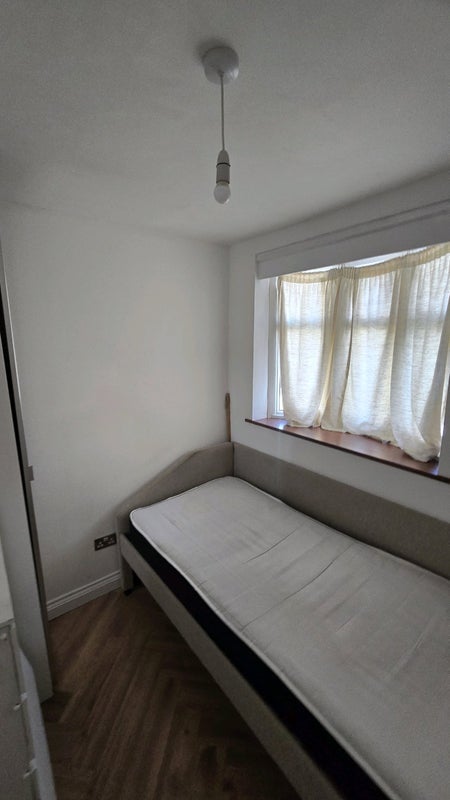Room Pasteur Gardens in Greater London