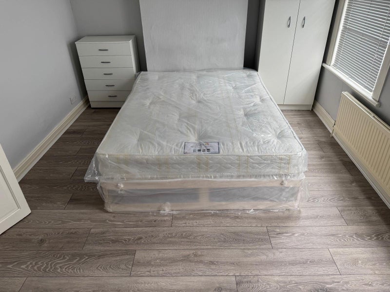 Room Bury Street in Greater London