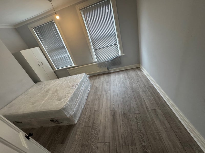 Room Bury Street in Greater London