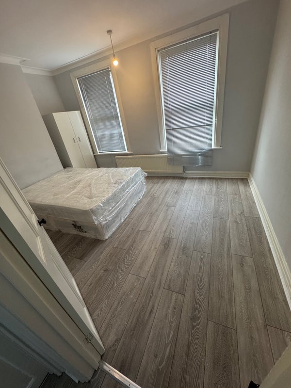 Room Bury Street in Greater London