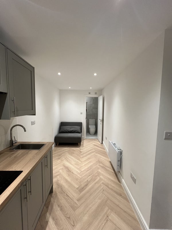 Room St Mary's Drive in Crawley