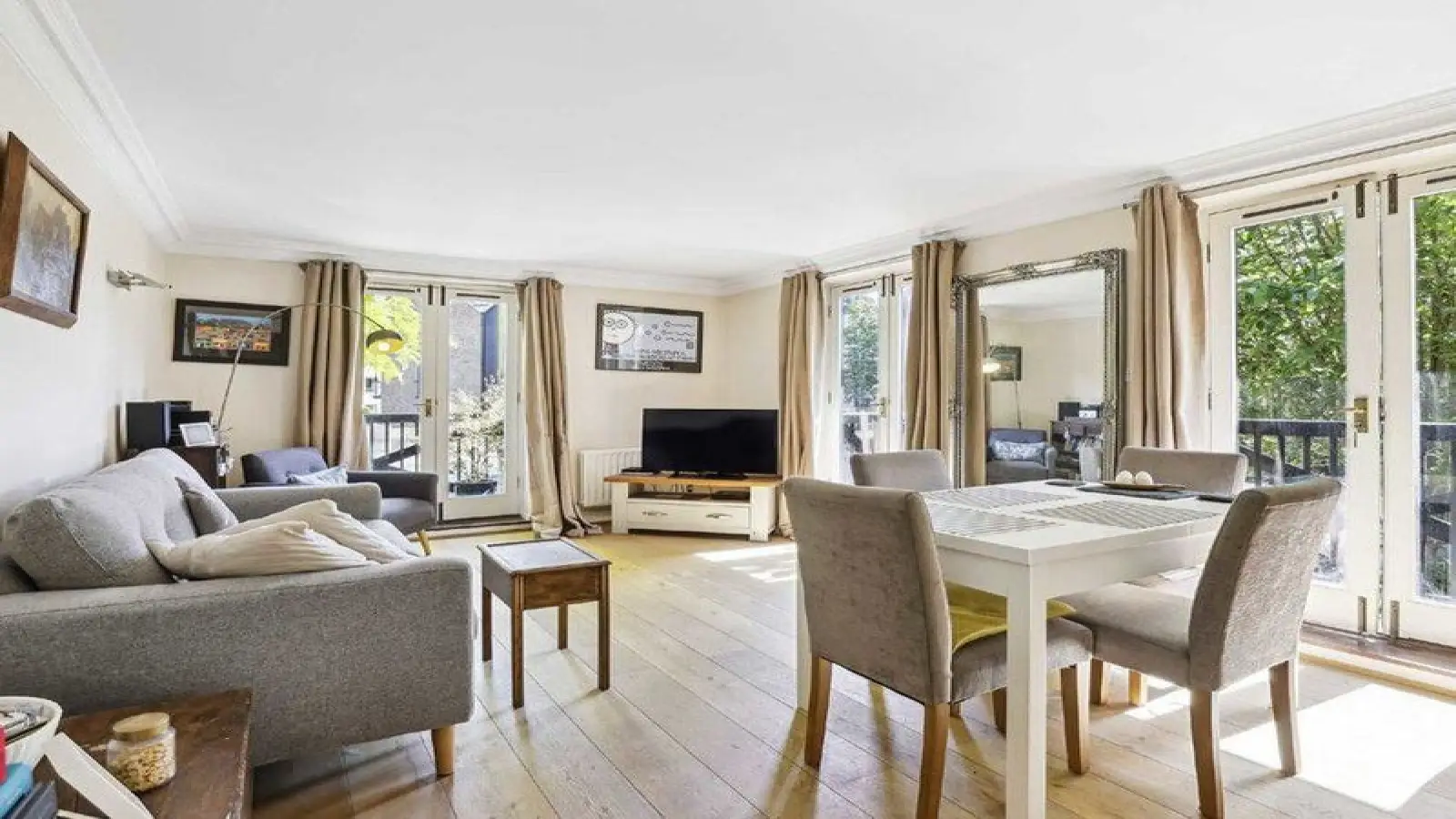 Room Manor House Way in Greater London