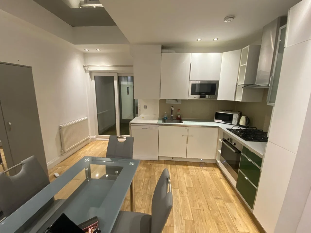 Room Sturgess Avenue in Greater London