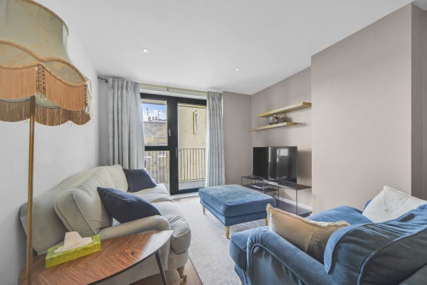 Flat Mansford Street in London