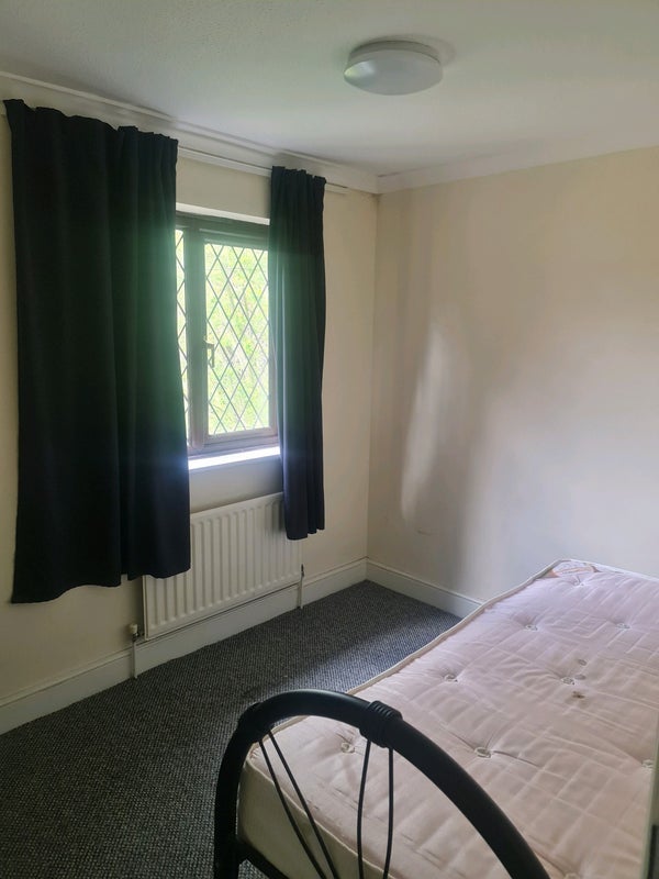 Room Winterbourne Road in Greater London