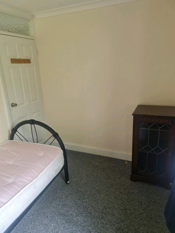 Room Winterbourne Road in Greater London
