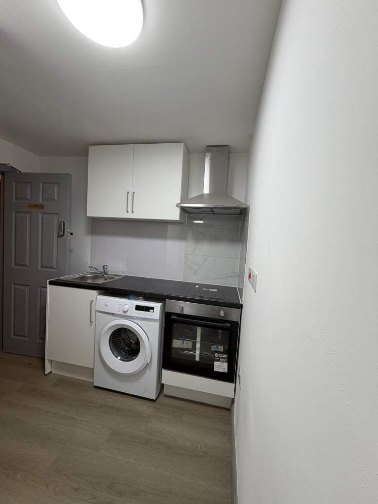 Flat Spackmans Way in Slough