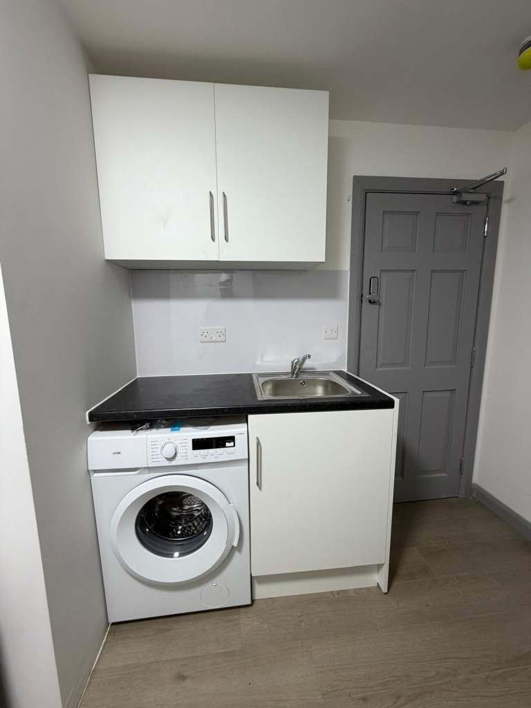 Flat Spackmans Way in Slough