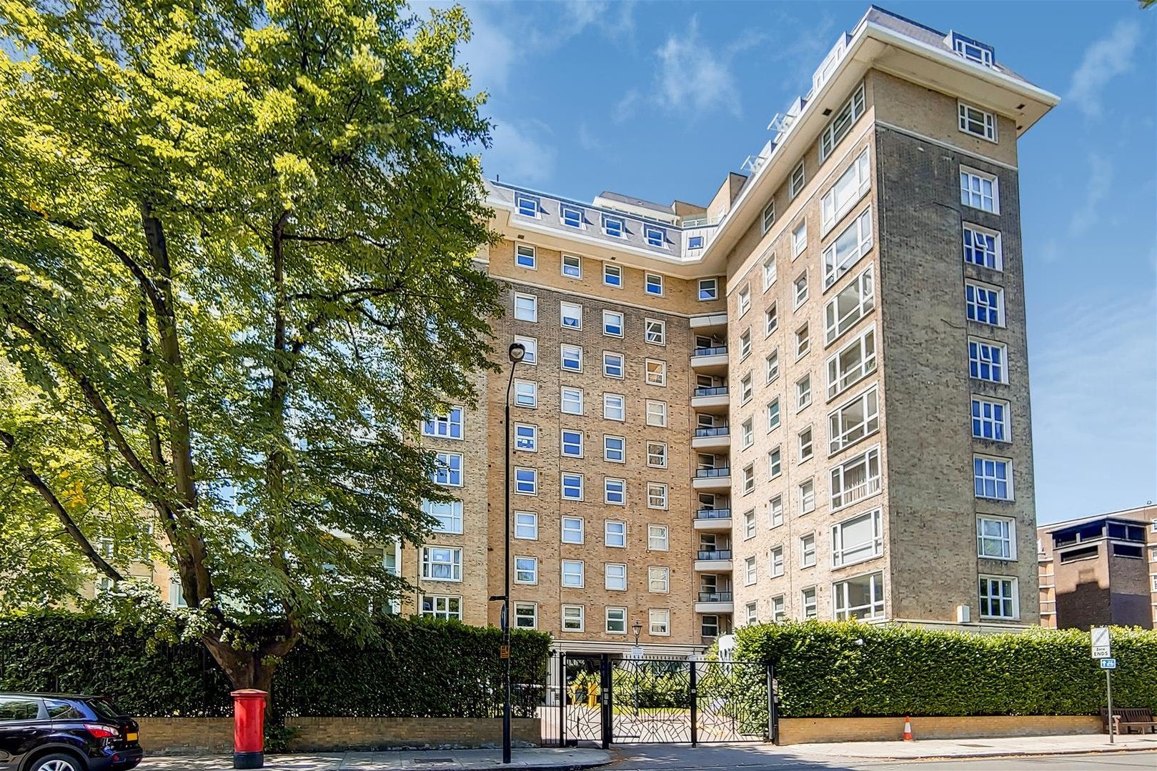 Flat Queen's Grove in Greater London