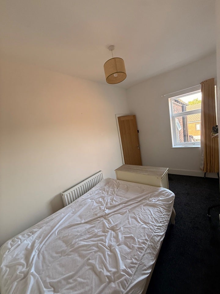Room Croxteth Avenue in Litherland