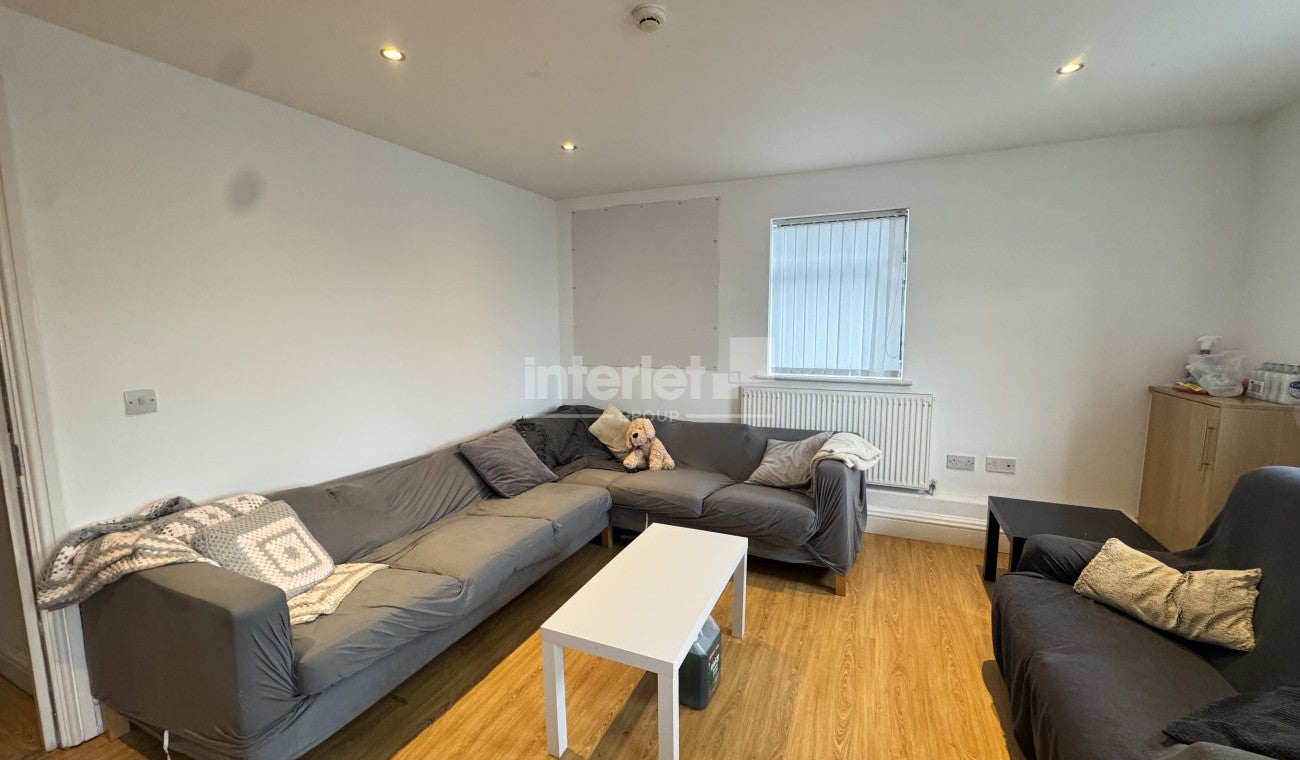 Flat Mundy Place in Cardiff