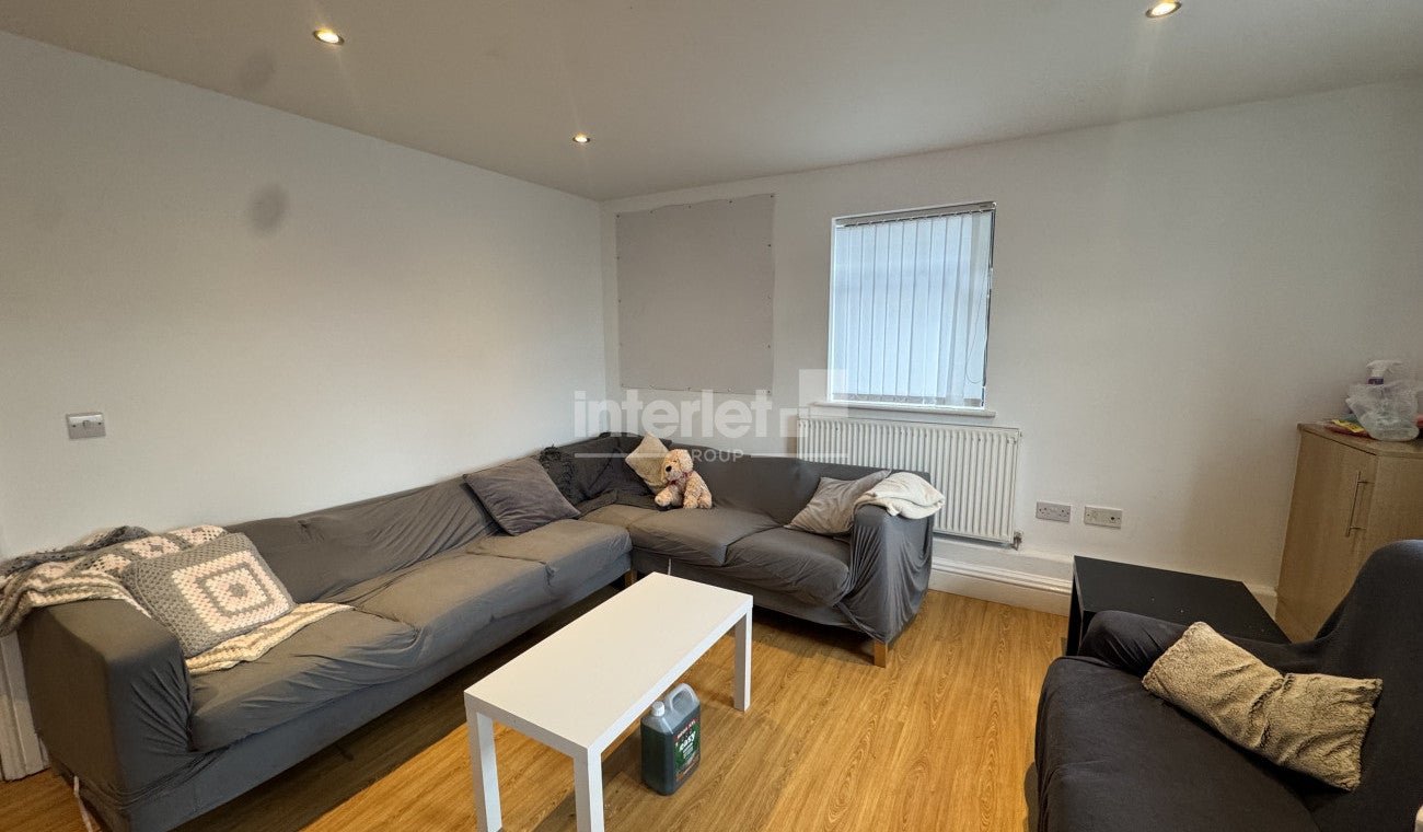 Flat Mundy Place in Cardiff