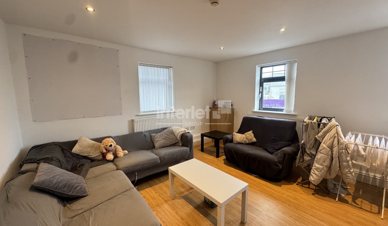 Flat Mundy Place in Cardiff