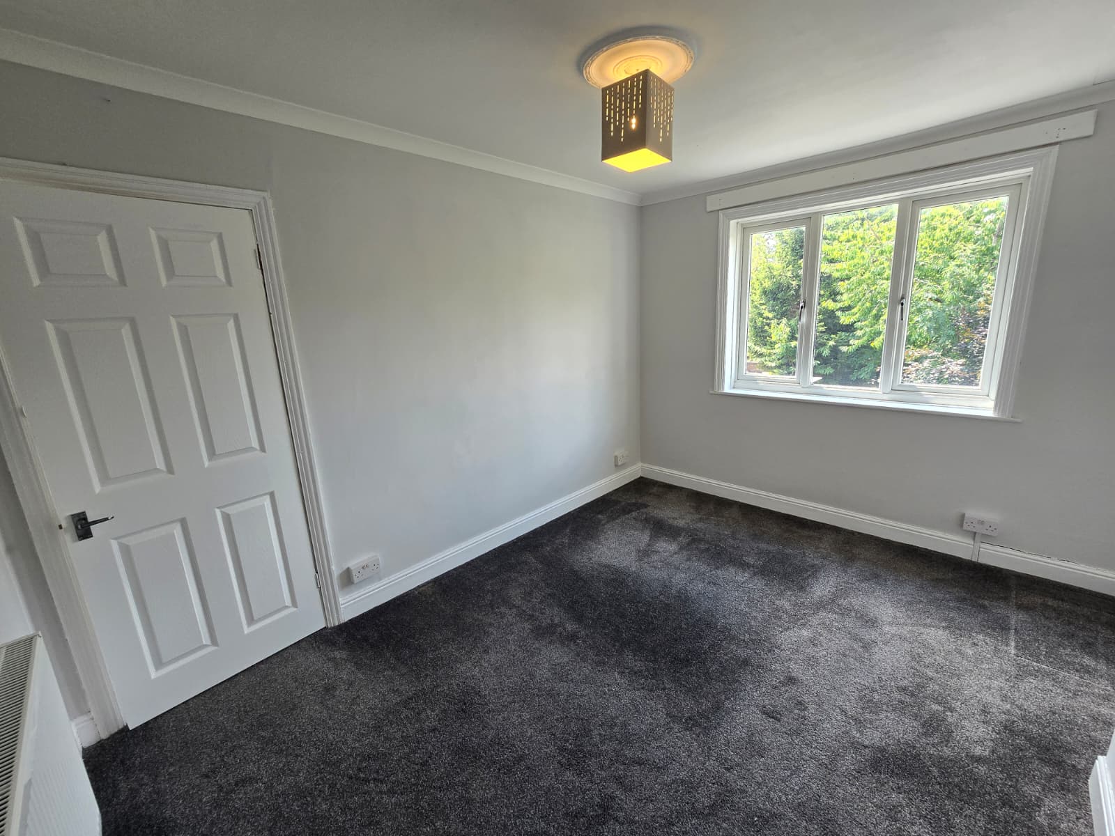 Flat Hollybush Lane in Wolverhampton
