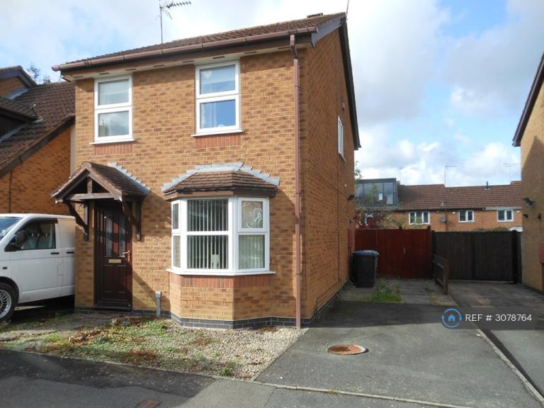 House Bamburgh Close in Harborough